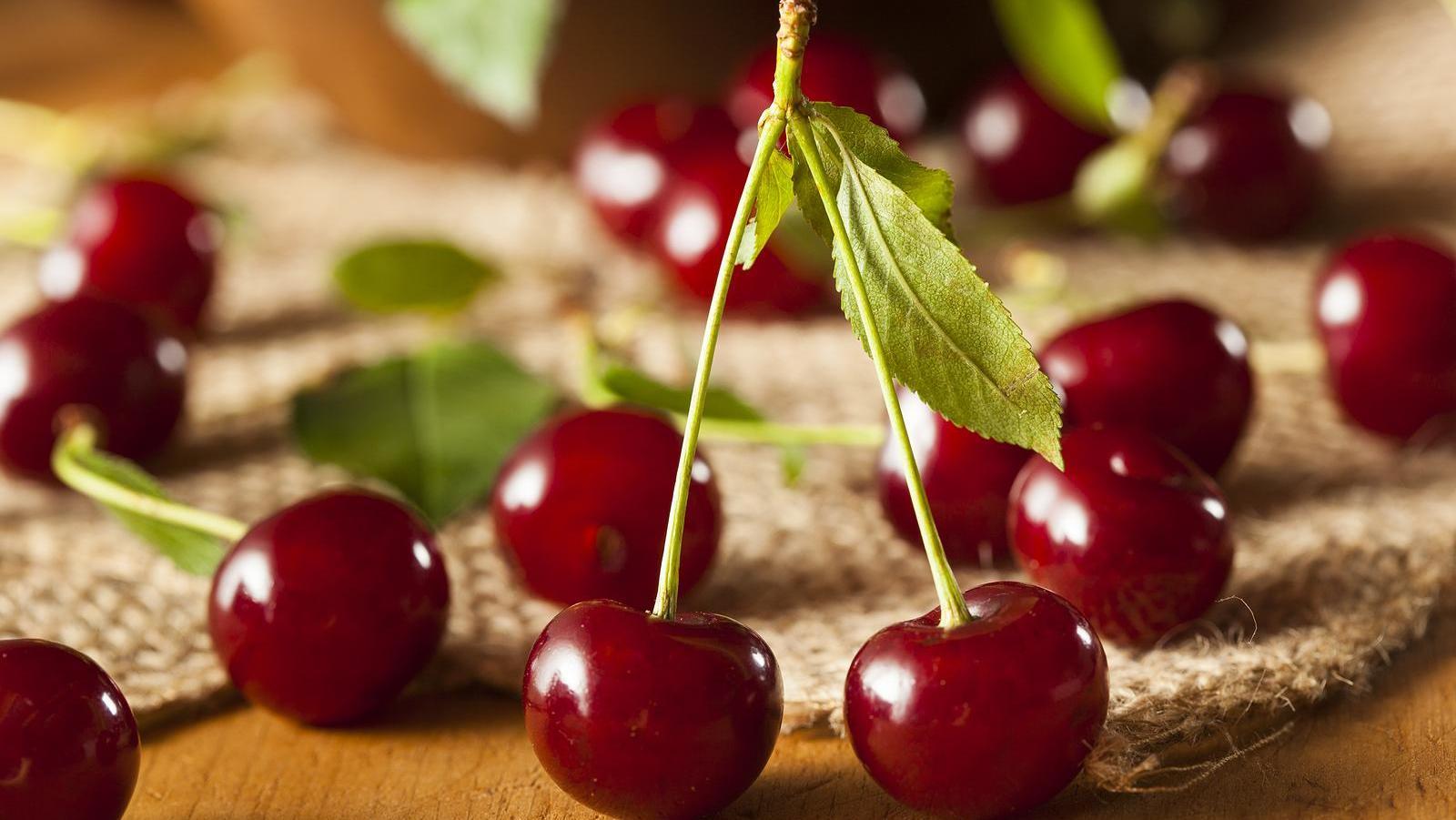 Kirschen wirkten alkalisierend, beugen Runzeln vor und helfen bei der Gewichtsabnahme!