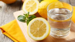 Zehn-tägige entgiftende und alkalisierende Zitronenkur
